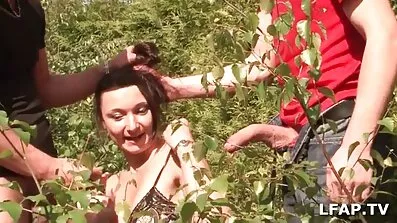 Mamman visade sin mogna kvinnor sexfilm son hennes striptease och tjänade sin kuk i fitta
