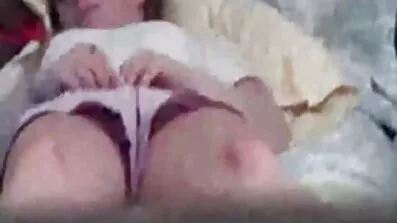 Slav om tvingas mogna sexiga kvinnor uthärda flera intima missbruk
