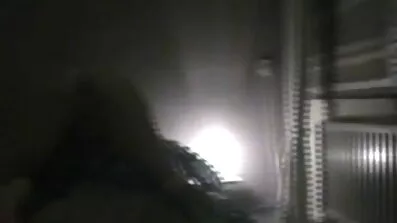 Han visade stora mjölkningar mogen lesbisk porr och Röv till en pervers vid ankomsten i en gränd