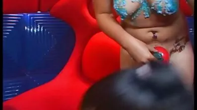 Charmiga bystiga ebony blir knullad efter porr mogna kvinnor en avsugning