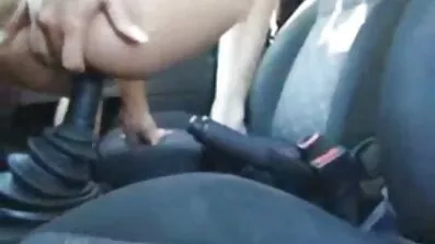 På huven på bilen Gammal porrfilmer mogna damer Lesbiska älska