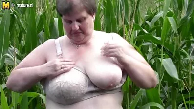 Grov sex kampen blondiner fortsatte att knulla i porrfilm med mogna damer ringen