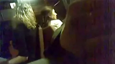 Busty brunett gav sig till killen porrfilm med mogna damer efter en söt / Slickning