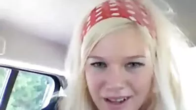 Ung Blond erbjuds kunden en porr mogna kvinnor varm knulla på massage