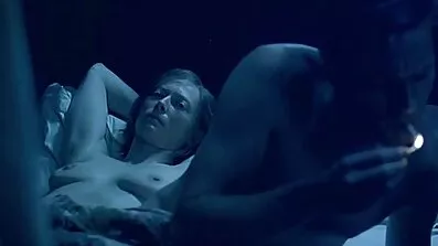 Ett datum med svensk mogen porr två fot Fetishists slutar med en Analt gangbang