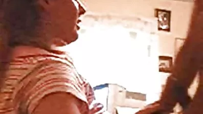 Underbara mogen svensk porr latinamerikansk blir brutalt knullad i Grupp sex av två älskare