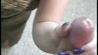 Fantastisk Blond porr med mogna damer sätter asshole under pojkvän fallos