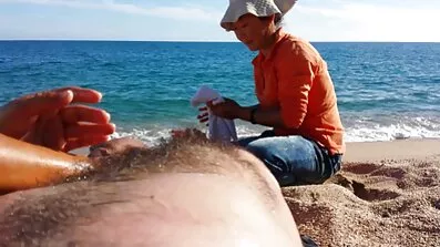 Cumshot på asiatiska knubbiga läppar efter porr mogen POV djup avsugning