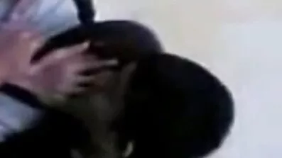 Den busty blond svensk mogen porr är glad att göra onani framför spegeln