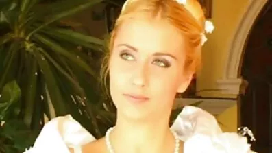 Elegant Gemma Masse mogen amatör porr posa