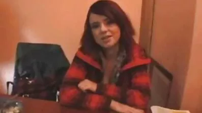 Ryska porr mogen babe introducerar dildo i fitta till orgasm