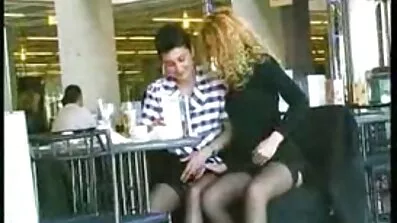 Slet Strumpbyxor på kroppen av en gammal skönhet innan jävla i alla hål porrfilm mogna kvinnor