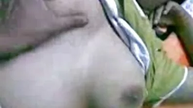 Älskarinnor smeka varandra med välvårdade ben och gratis porrfilm mogna kvinnor få busted