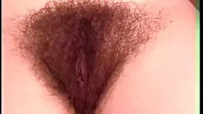 Naughty gratis mogen porr busty brunett blir knullad smutsig av en skara män